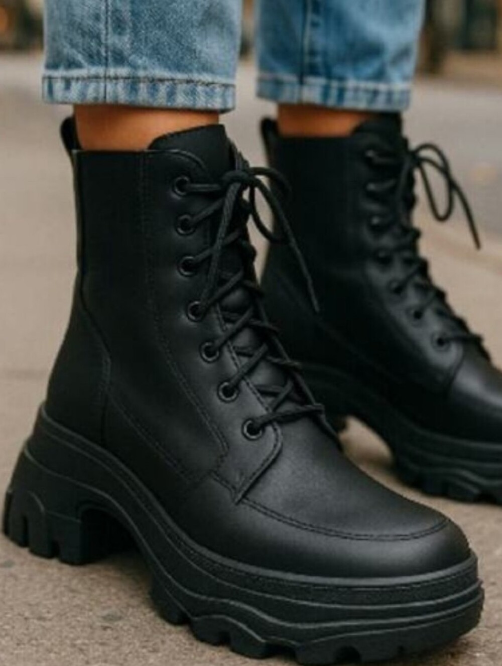 Sorel Women's Brex Platform boots in black, size 8. Nwob
